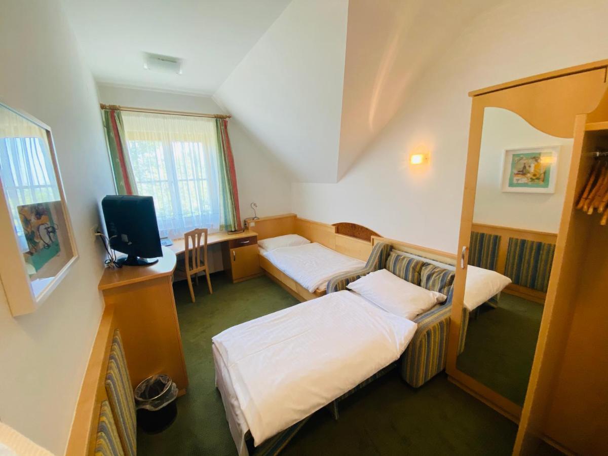 Hotel Stich Manhartsbrunn Bagian luar foto