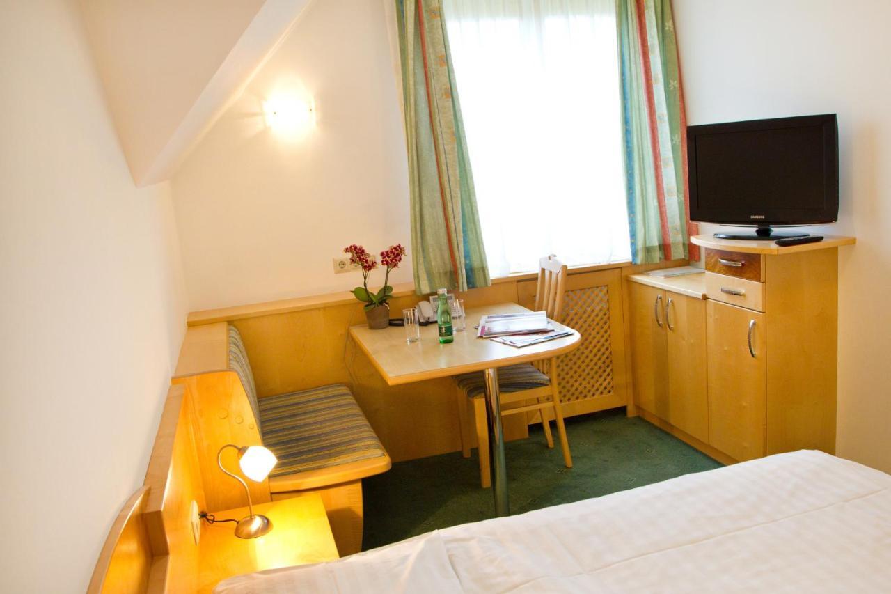 Hotel Stich Manhartsbrunn Bagian luar foto